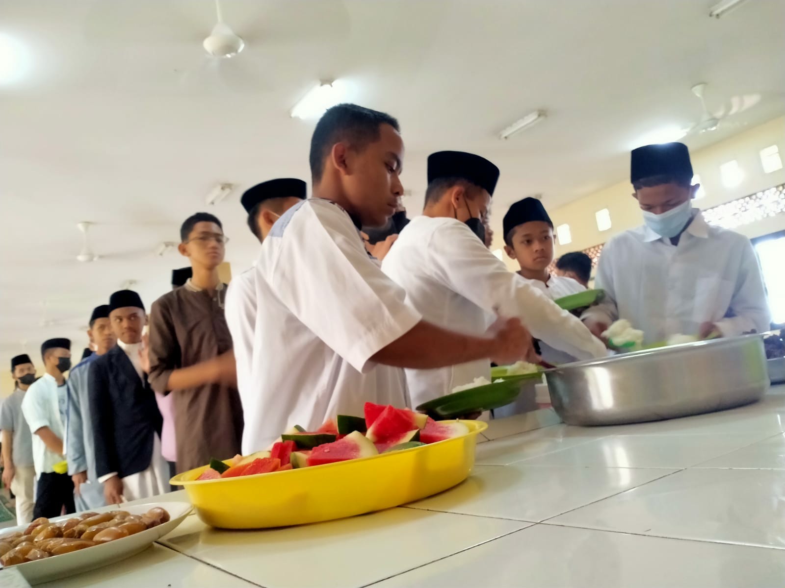 KEUTAMAAN BERBAGI